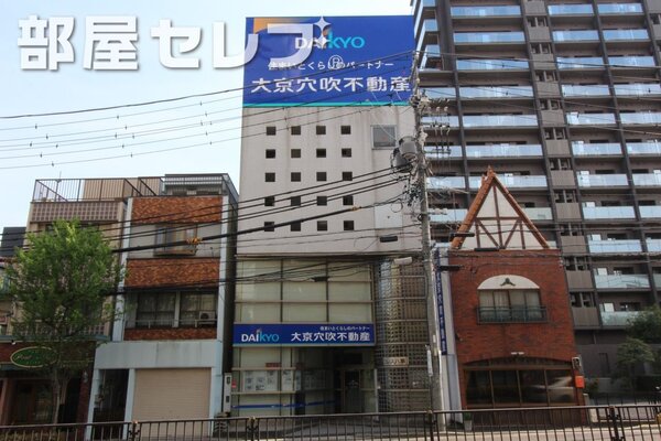 駅近の建物です。