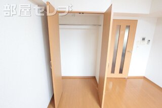 物を置けるスペースがあるので便利です。（イメージ）