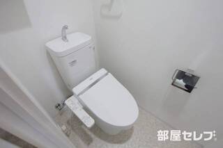 お手洗いあこちらです