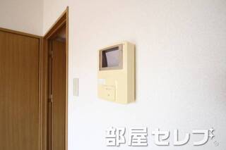 モニターホンで来客者をお知らせします。