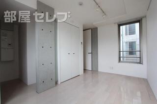 白が基調のかっこいいお部屋です。