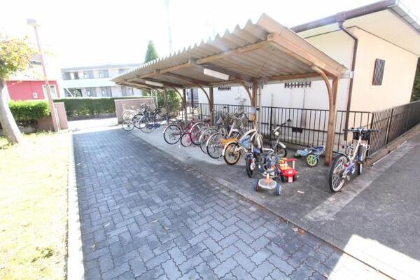 屋根付き駐輪場です。