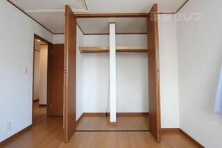各部屋にクローゼットがあります
