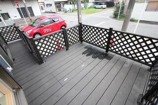 広々としたウッドデッキ