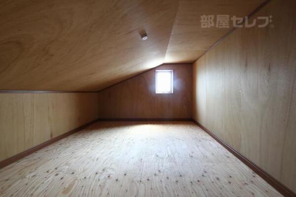 小屋裏収納の写真です