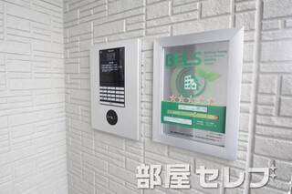 オートロック完備。