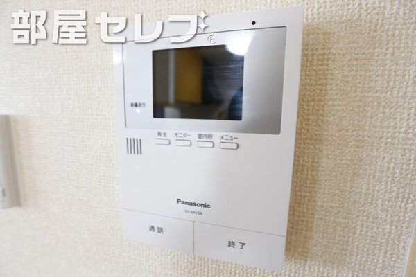 真っ白エアコンです。