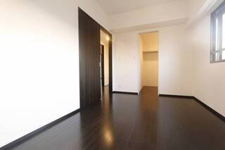 ウォークインクローゼット付きのお部屋です。