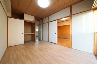 仕切りを開ければ開放感があります