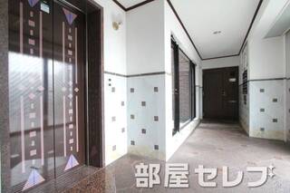 エレベーター完備。