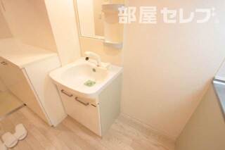 ウォシュレット標準装備です