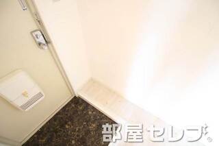 下駄箱置くスペースもあります。