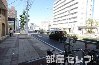 通り沿いの物件です。