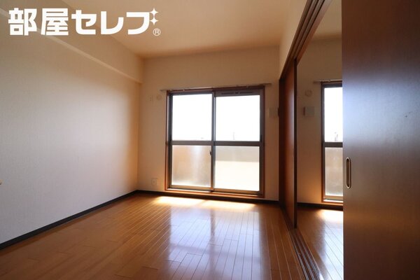 ※601号室内装写真参照