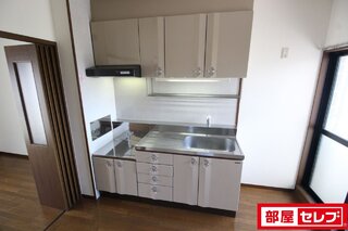 お風呂の写真です。ホワイトカラーのお風呂です。