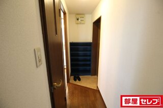 玄関の写真です。下駄箱もしっかりあります。