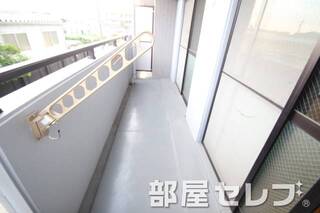 バルコニー幅広くて洗濯しやすい。。