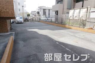 駐車場。