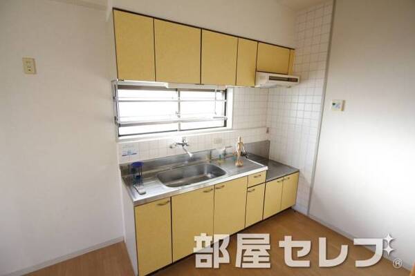 お好きなコンロを置けるキッチンです。