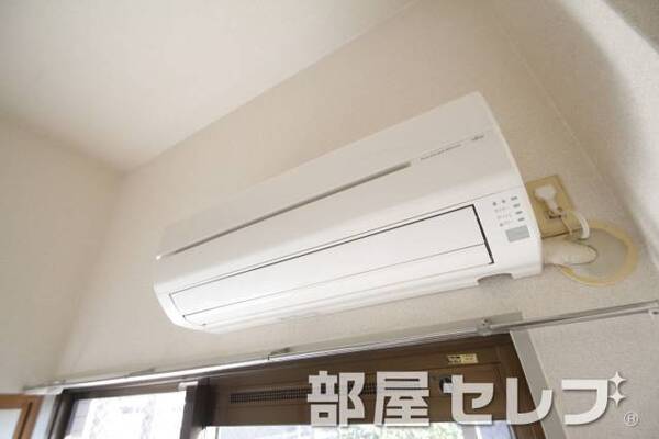 冷暖房エアコン。