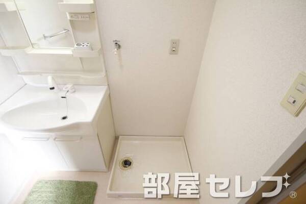 室内洗濯機置場。