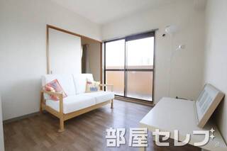 明るい角部屋です。