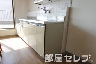 お好きなコンロを置けます段落ちキッチン。