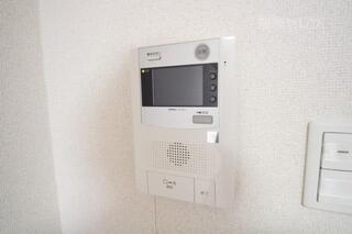テレビモニターホンがついています。