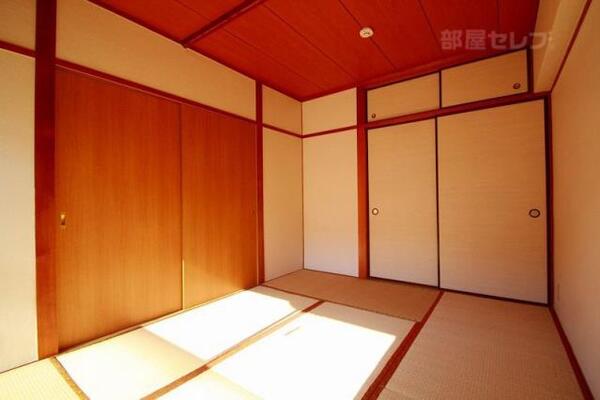 日当たりのよい和室。畳が気持ちよさそうです。