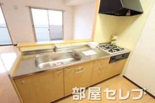 ワイドタイプ3口システムキッチンです。