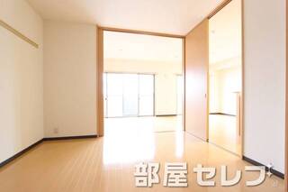 白を基調にしたお部屋です。