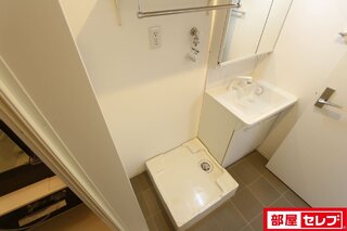 反転している間取りの写真です。