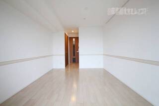 床暖房付が設備として備わります。