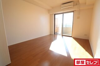 床暖房付が設備として備わります。