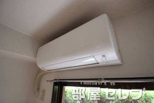 冷暖房エアコン。