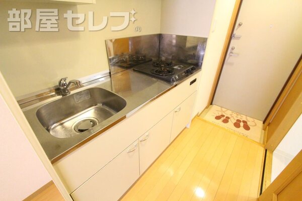 2口のコンロがあるので、自炊も捗ります。