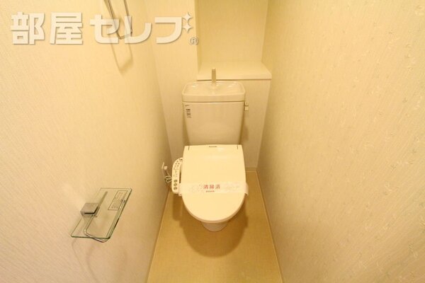 温水洗浄便座つきのお手洗いです。