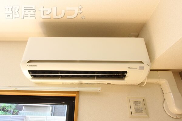 居室にエアコンが設置されています。