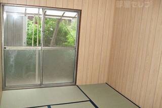 光溢れる和室です