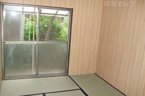 光溢れる和室です