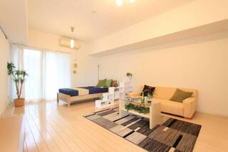 白の床がおしゃれなお部屋です