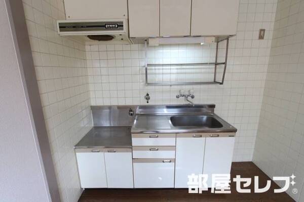 ※303号室内装写真参照