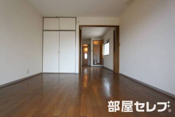 ※303号室内装写真参照