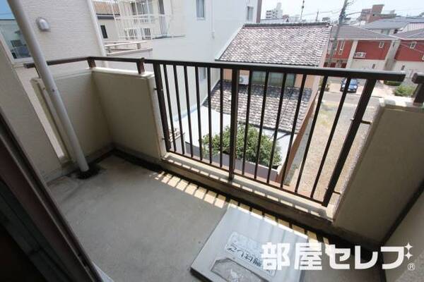 ※303号室内装写真参照