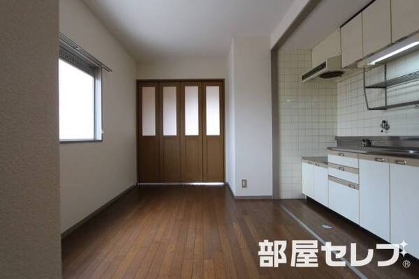 ※303号室内装写真参照