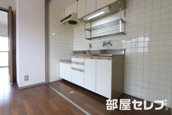 ※303号室内装写真参照