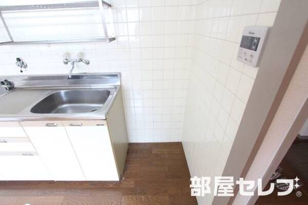 ※303号室内装写真参照