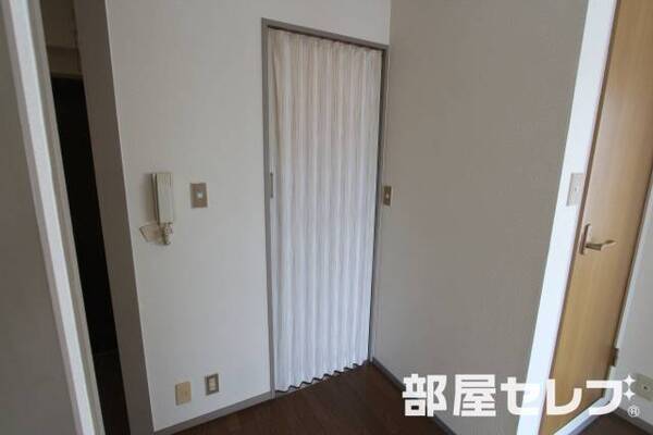 ※303号室内装写真参照