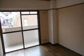 床も張り替えキレイです。