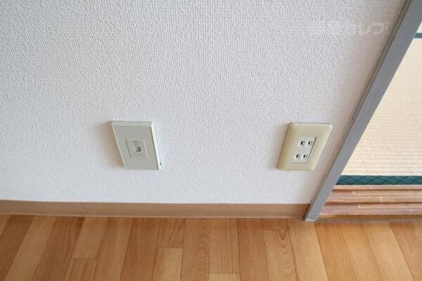 電話の回線あります。